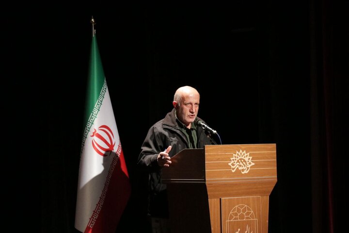 ادبیات، اولین خط مقدم در فتنه‌های آینده