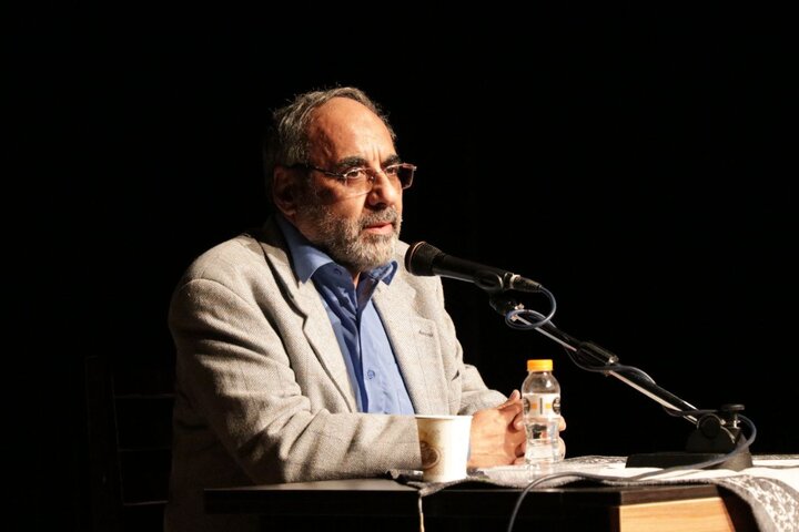 ادبیات، اولین خط مقدم در فتنههای آینده