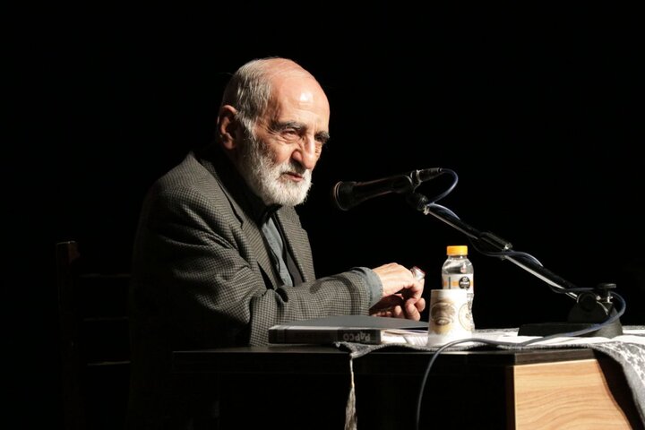 ادبیات، اولین خط مقدم در فتنههای آینده