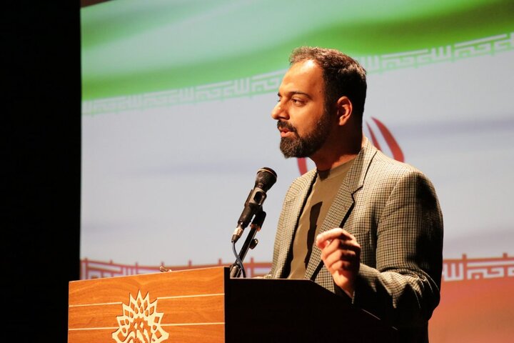 ادبیات، اولین خط مقدم در فتنههای آینده