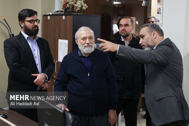 حضور محمدجواد لاریجانی در گروه رسانه‌ای مهر