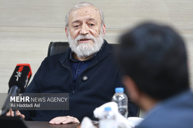 حضور محمدجواد لاریجانی در گروه رسانه‌ای مهر