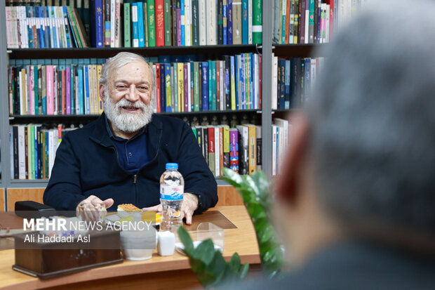 حضور محمدجواد لاریجانی در گروه رسانه‌ای مهر