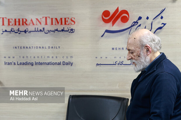 حضور محمدجواد لاریجانی در گروه رسانه‌ای مهر