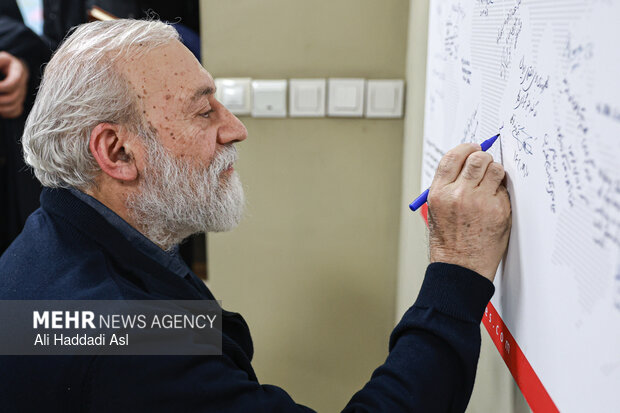 حضور محمدجواد لاریجانی در گروه رسانه‌ای مهر