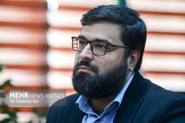 حضور محمدجواد لاریجانی در گروه رسانه‌ای مهر