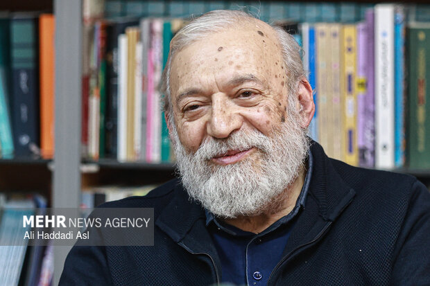 حضور محمدجواد لاریجانی در گروه رسانه‌ای مهر