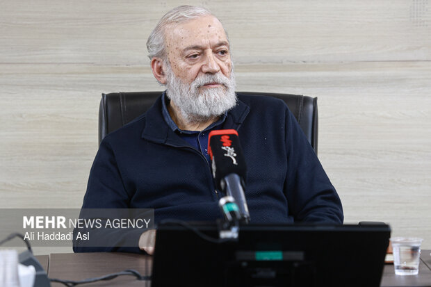 حضور محمدجواد لاریجانی در گروه رسانه‌ای مهر