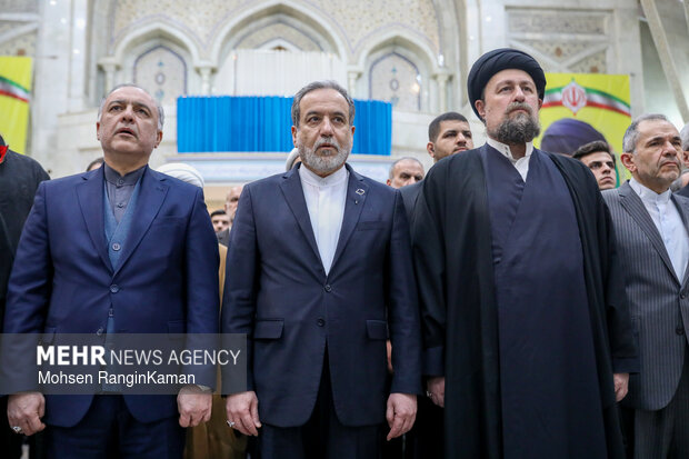 مراسم تجدید میثاق وزیر و کارکنان وزارت امور خارجه با آرمان‌های امام راحل