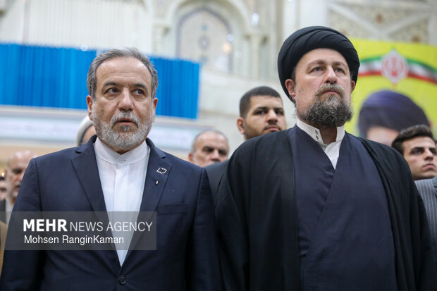 مراسم تجدید میثاق وزیر و کارکنان وزارت امور خارجه با آرمان‌های امام راحل