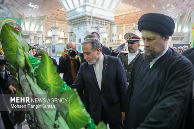 مراسم تجدید میثاق وزیر و کارکنان وزارت امور خارجه با آرمان‌های امام راحل