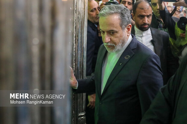 مراسم تجدید میثاق وزیر و کارکنان وزارت امور خارجه با آرمان‌های امام راحل