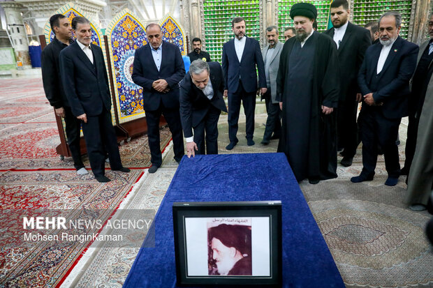 مراسم تجدید میثاق وزیر و کارکنان وزارت امور خارجه با آرمان‌های امام راحل