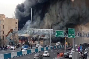 Tahran'daki Cennet çarşısında yangın