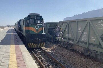 قطار خاش-إيرانشهر ينطلق في مسيره لأول مرة