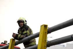 مهار آتش‌سوزی گسترده در کارگاه نجاری و رنگ‌کاری پردیس