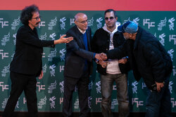 در این جهان کودکان نمی‌میرند!؛ یک کرور فیلمساز دروغگو تربیت شده است