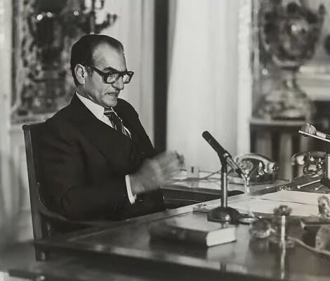 خیابان‌ها پر بود، کسی حرف نمی‌زد/ انقلابی که در هیچ فرمولی نمی‌گنجید