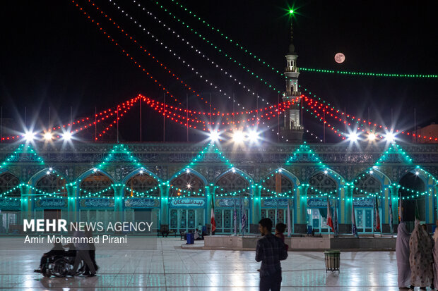 قم در آستانه نیمه‌شعبان غرق در نور و شور