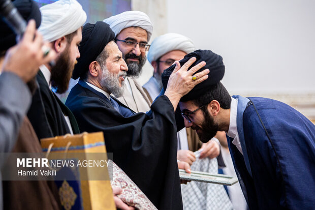 آیین عمامه گذاری طلاب حوزه علمیه امام حسین(ع) تهران