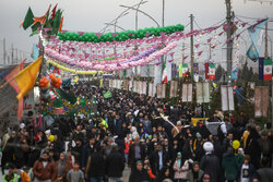 پیاده روی زائران در روز نیمه‌شعبان به سمت مسجد جمکران