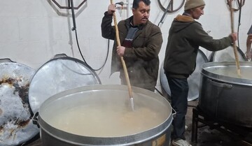 ۷۰ سال حلیم پزی شب نیمه شعبان در روستای ده زیار کرمان