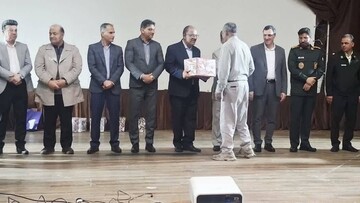 فرماندار بوشهر: خارگ در پیشانی مبارزه با استعمار قرار دارد