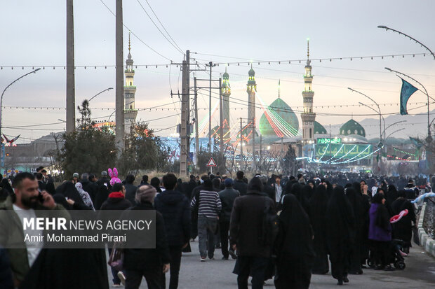 پیاده‌روی منتظران ظهور به سمت مسجد جمکران
