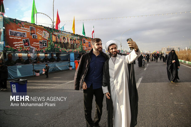 پیاده‌روی منتظران ظهور به سمت مسجد جمکران