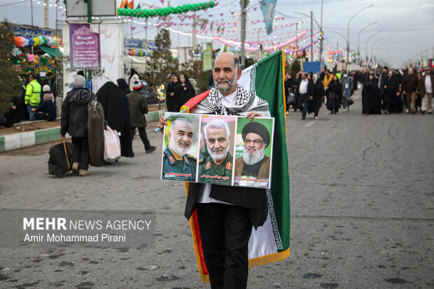 پیاده‌روی منتظران ظهور به سمت مسجد جمکران