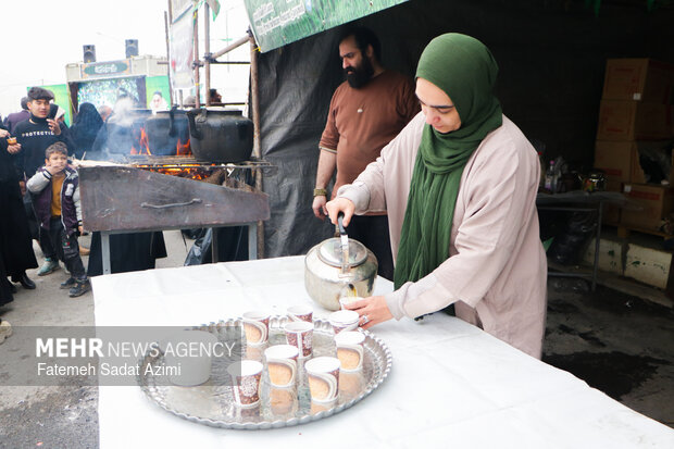 موکب‌های مردمی پذیرای زائران نیمه‌شعبان در طریق‌المهدی(ع)