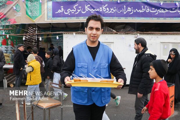 موکب‌های مردمی پذیرای زائران نیمه‌شعبان در طریق‌المهدی(ع)