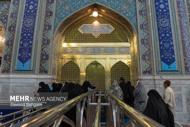 شب نیمه شعبان در حرم مطهر امام رضا (ع)