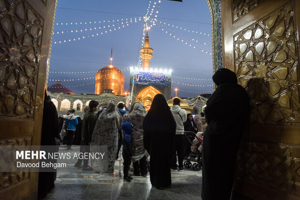 شب نیمه شعبان در حرم مطهر امام رضا (ع)