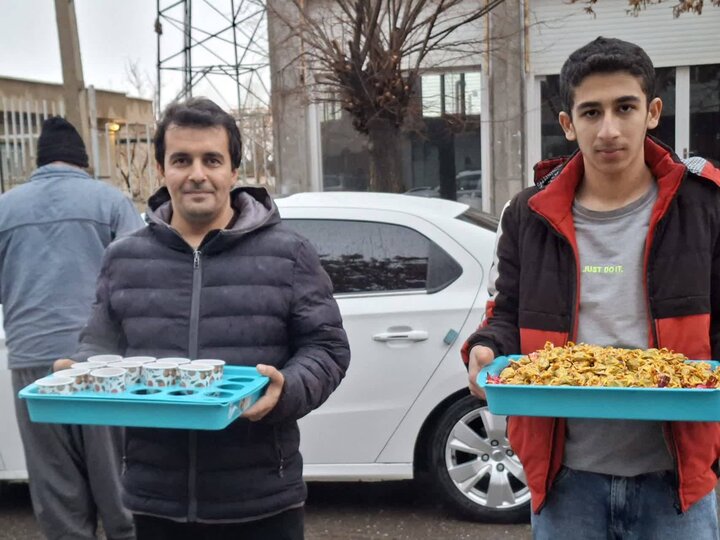 برپایی ایستگاه صلواتی به مناسبت میلاد امام زمان(عج) در سریش‌آباد