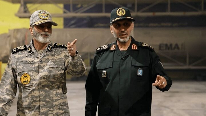 رئيس الاركان العامة وقائد قوات الجوفضائية للحرس الثوري يزوران وحدات الصواريخ الاستراتيجية