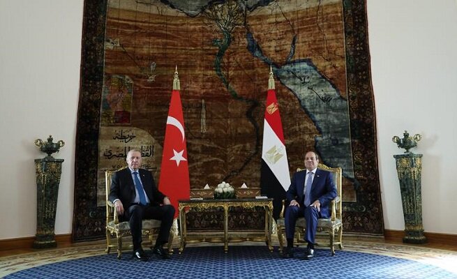 Erdoğan ile Sisi Kahire'de bir araya geldi