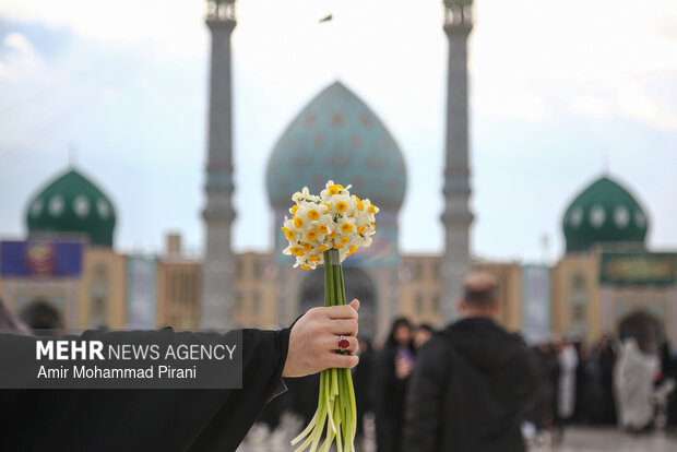 حال و هوای مسجد جمکران در نیمه شعبان