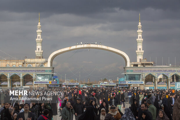 حال و هوای مسجد جمکران در نیمه شعبان