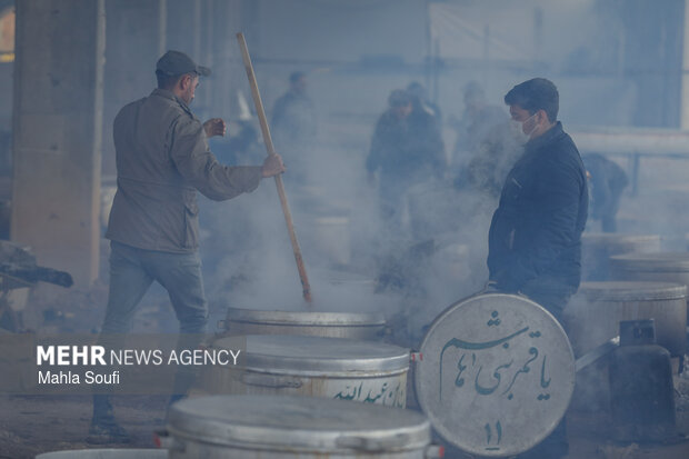 طبخ ۱۱۰ عدد دیگ آش نذری در اراک