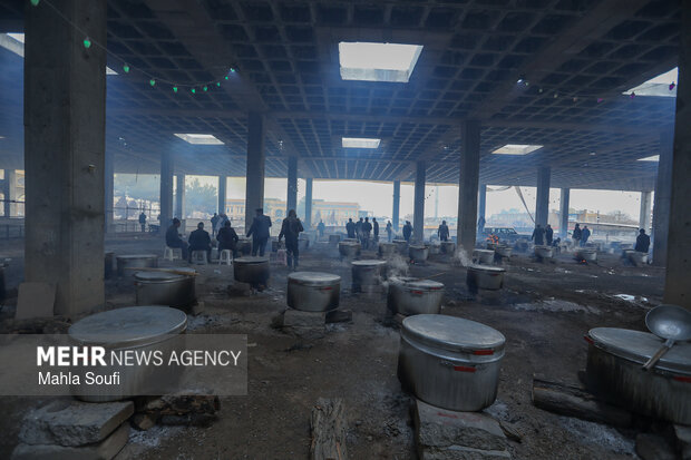 طبخ ۱۱۰ عدد دیگ آش نذری در اراک