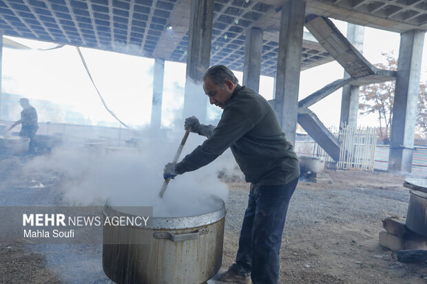 طبخ ۱۱۰ عدد دیگ آش نذری در اراک