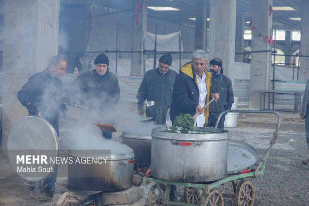طبخ ۱۱۰ عدد دیگ آش نذری در اراک