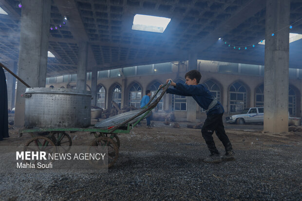 طبخ ۱۱۰ عدد دیگ آش نذری در اراک