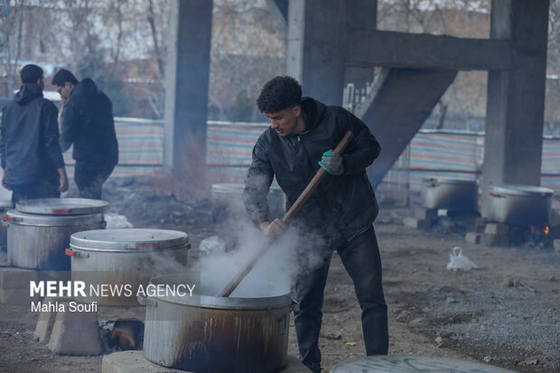 طبخ ۱۱۰ عدد دیگ آش نذری در اراک