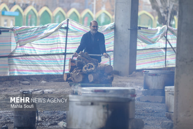 طبخ ۱۱۰ عدد دیگ آش نذری در اراک