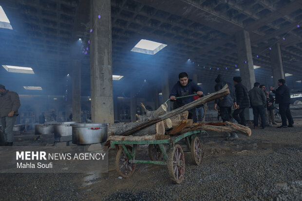 طبخ ۱۱۰ عدد دیگ آش نذری در اراک