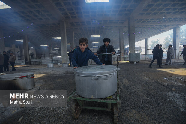 طبخ ۱۱۰ عدد دیگ آش نذری در اراک