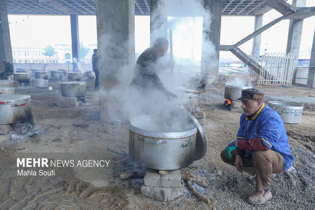 طبخ ۱۱۰ عدد دیگ آش نذری در اراک