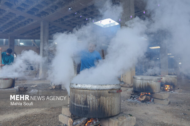 طبخ ۱۱۰ عدد دیگ آش نذری در اراک